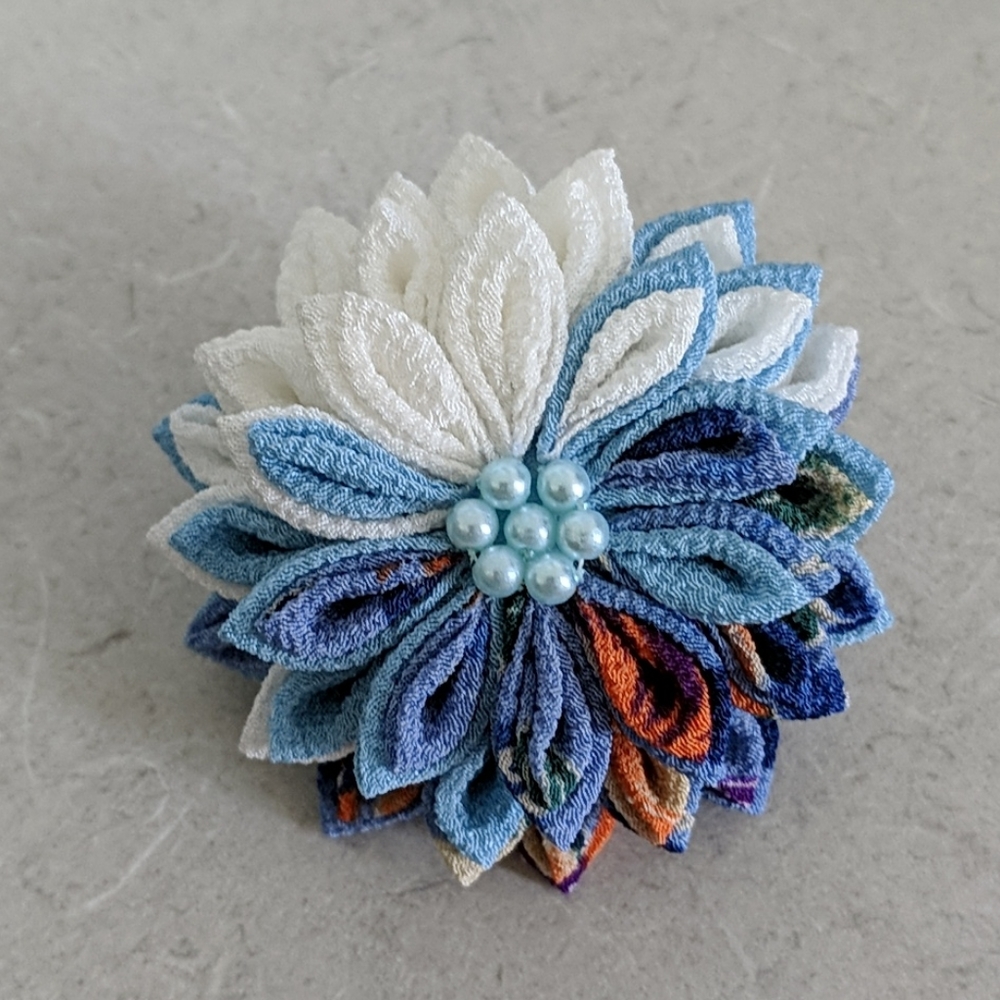 Tsumami Flower Hair Clip Corsage White Blue